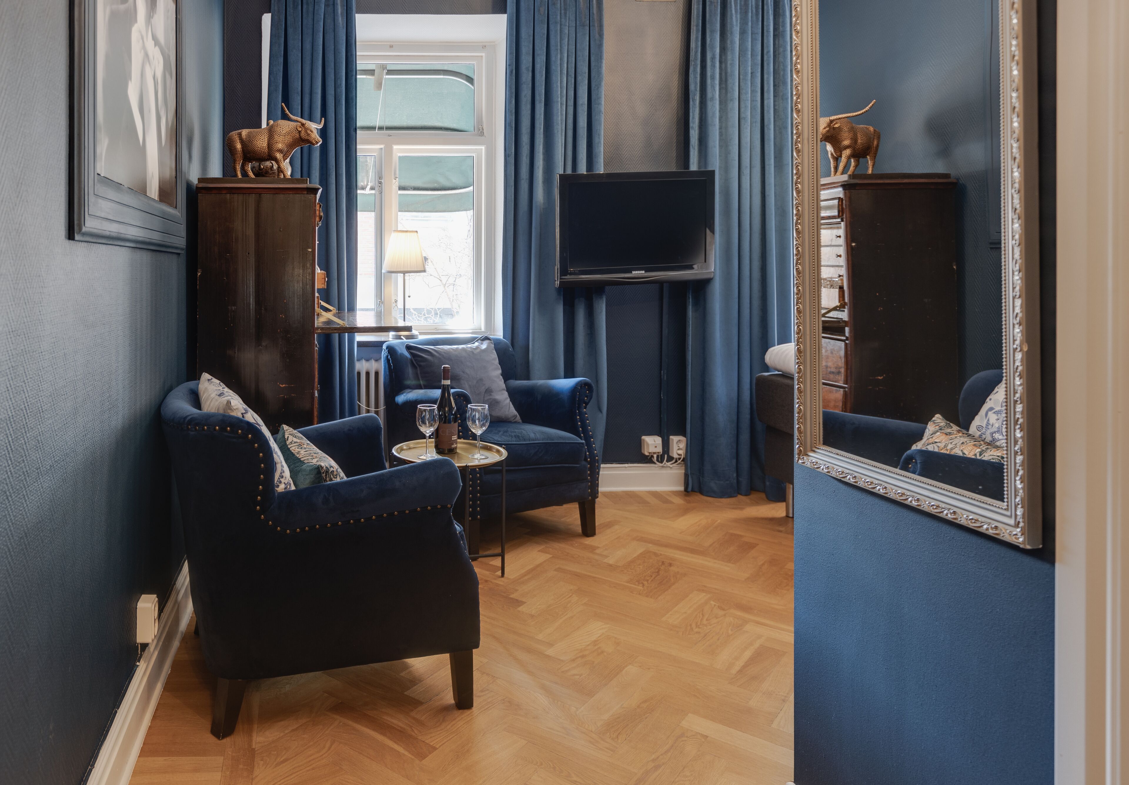 double room (midnight blue) | 1 bedroom, premium bedding, individually decorated