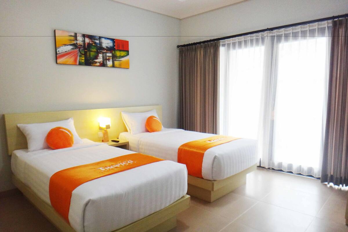 Cortinas opacas, tabla de planchar con plancha, wifi gratis