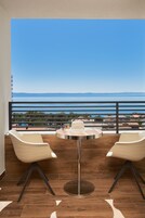 Ropa de cama de alta calidad y minibar 