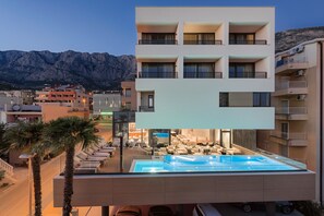 Front of property - evening/night - Hotel Ani (Makarska)
