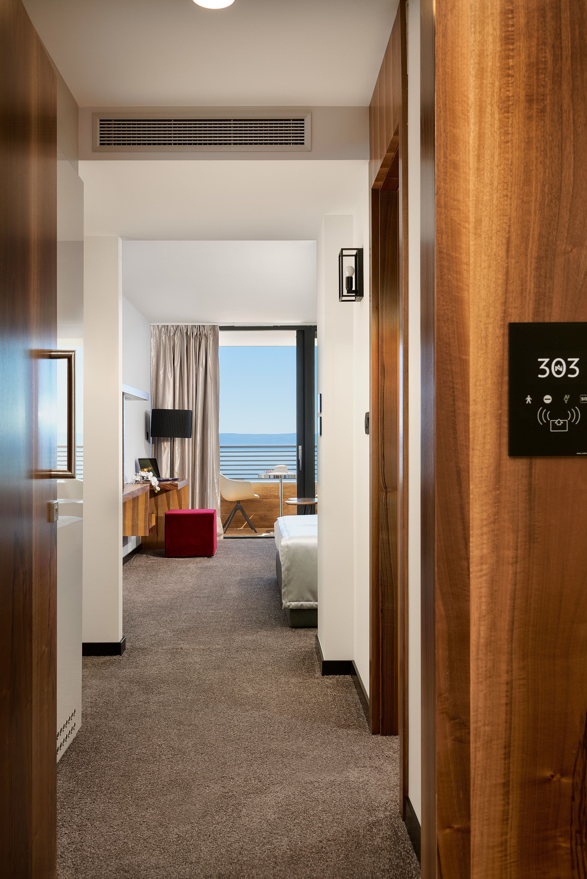 Deluxe Double Room, Balcony, Sea View | Premium bedding, minibar, in-room safe, desk