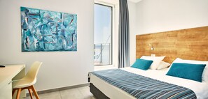 Chambre supérieure double, balcon, vue sur la mer | Literie hypoallergénique, bureau, rideaux d’obscurcissement