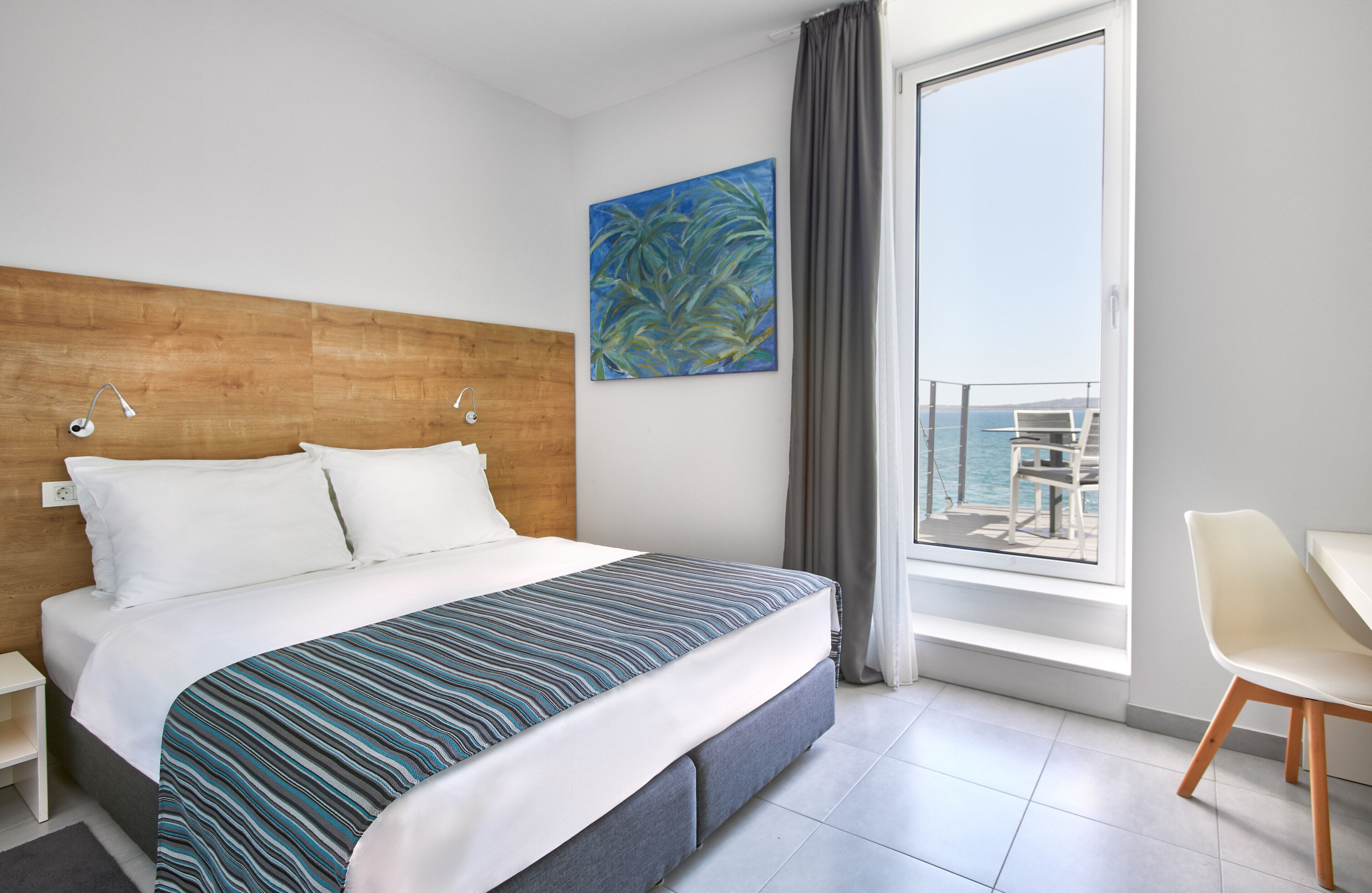superior double room, balcony, sea view | room amenity