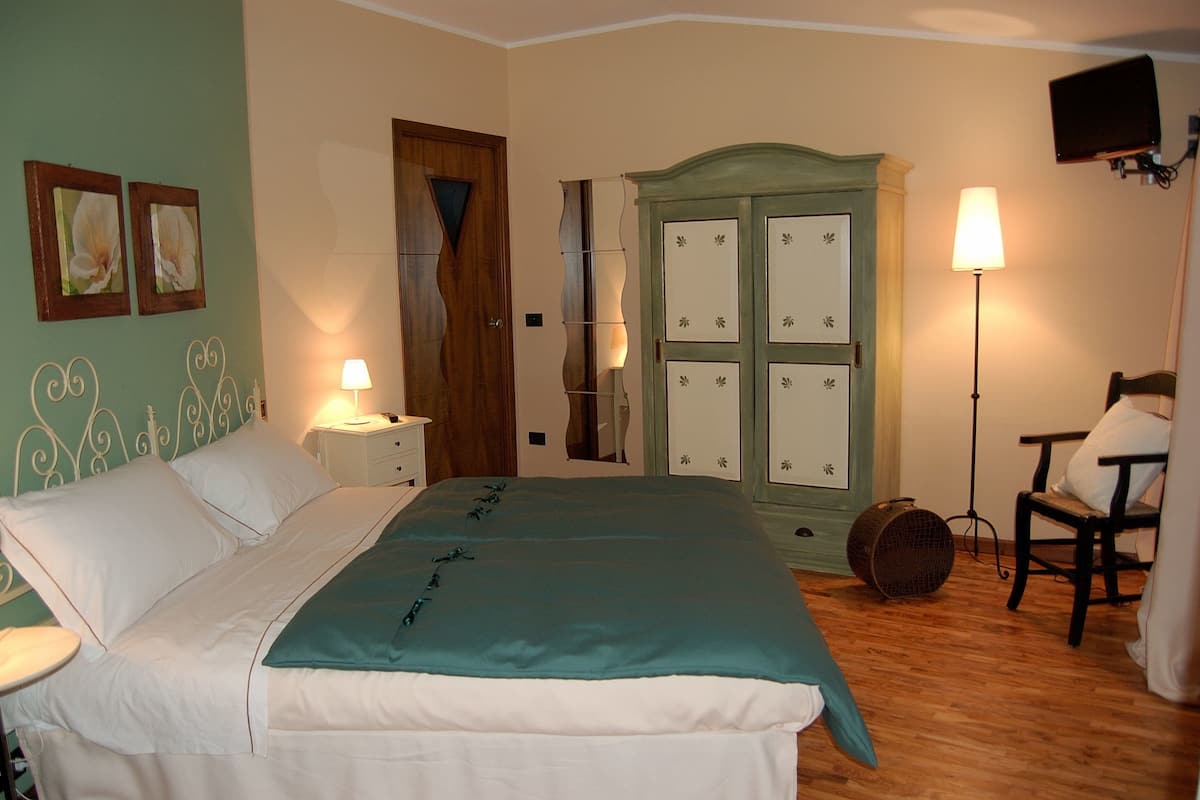 Chambre Double ou avec lits jumeaux | Bureau, rideaux occultants, draps fournis