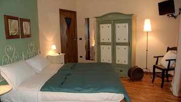 Double or Twin Room | Desk, blackout drapes, bed sheets