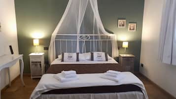 Phòng đôi hoặc 2 giường đơn | Bàn, màn/rèm cản sáng, bộ trải giường