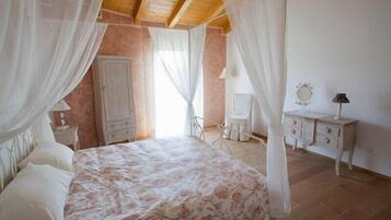 Doppelzimmer, 1 Doppelbett | Individuell dekoriert, individuell eingerichtet, Schreibtisch