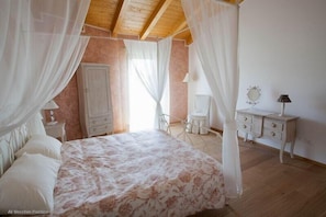 Chambre Double, 1 lit double | Décoration personnalisée, ameublement personnalisé, bureau