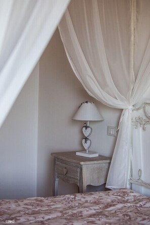 Double Room, 1 Double Bed | Individually decorated, individually furnished, desk, blackout curtains - Agriturismo Al Vecchio Portico (Nimis)