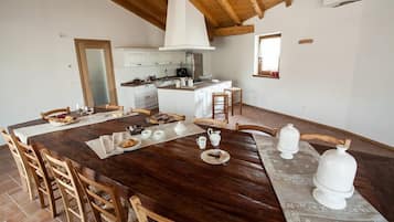 Petit déjeuner (5 EUR par personne)