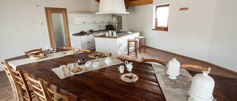 Breakfast (EUR 5 per person)