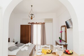 Tabla de planchar con plancha, camas extra, wifi gratis y ropa de cama