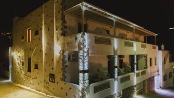 Façade de l’hébergement - soirée/nuit