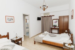 标准开间 | 熨斗/熨衣板、折叠床/加床（额外收费）、免费 WiFi、床单