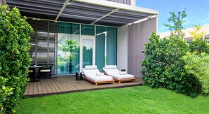 Premium bedding, minibar, in-room safe, desk - Al Zorah Beach Resort (Ajman)