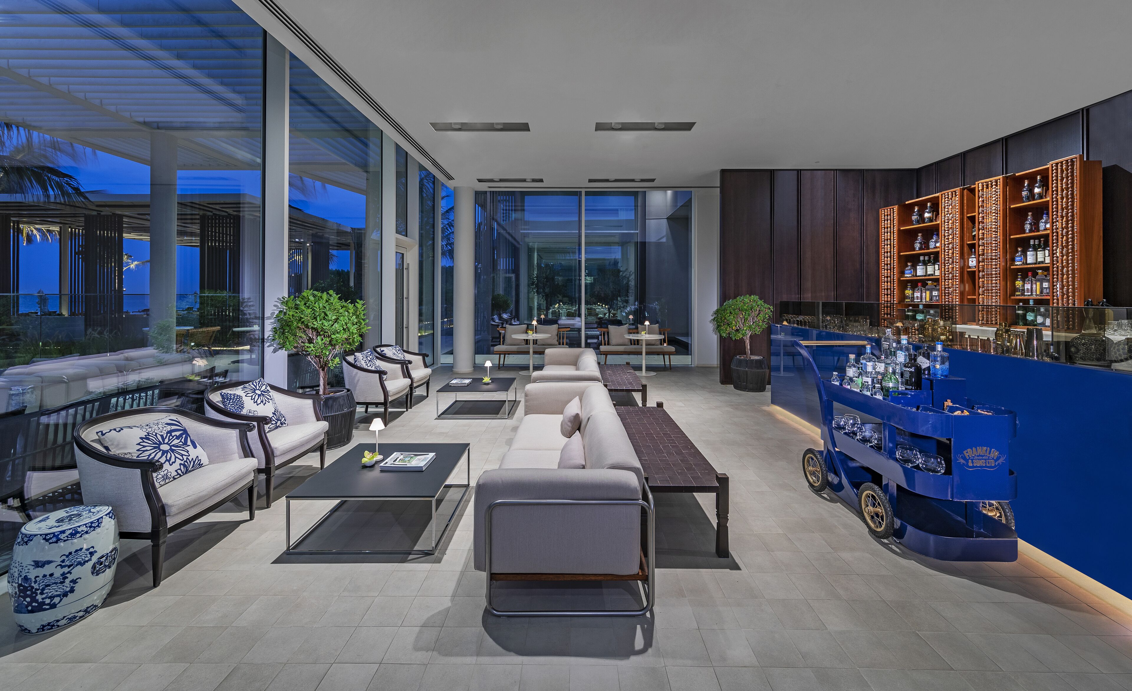 2 bars/lounges, poolside bar, beach bar