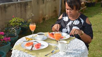 Free daily continental breakfast