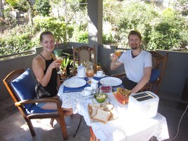 Habitación cuádruple Deluxe, vistas a la montaña | Terraza o patio