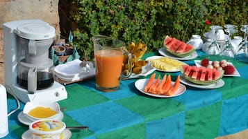 Tägliches inbegriffenes kontinentales Frühstück