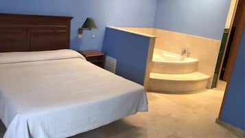 Suite | Escritorio, cortinas opacas, sistema de insonorización