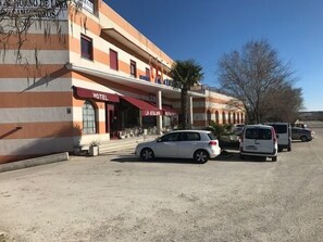 Front of property - Hotel La Atalaya (Fuentiduena de Tajo)