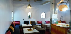 Breakfast, lunch, dinner served; Moroccan cuisine, garden views  - Auberge Miguirne chez Ali (Ait Sedrate Jbel El Soufla)