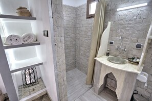Suite Deluxe, 1 habitación, vistas a la montaña | Sábanas italianas Frette y ropa de cama de alta calidad