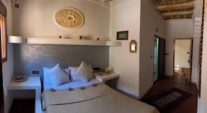 Habitación doble Confort, 1 cama Queen size, vista al valle | Sábanas italianas Frette y ropa de cama de alta calidad 