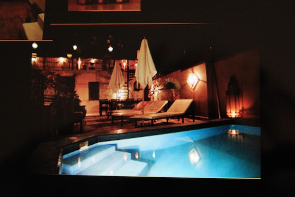 Piscina externa, espreguiçadeiras