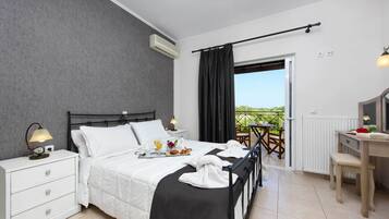 4 bedrooms, premium bedding, in-room safe, desk