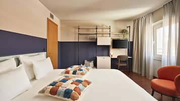 1 bedroom, blackout drapes, iron/ironing board, free WiFi