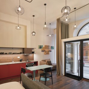 Street Loft | Oppholdsområde | En 26-tommers Flatskjerm-TV med digitale kanaler samt TV