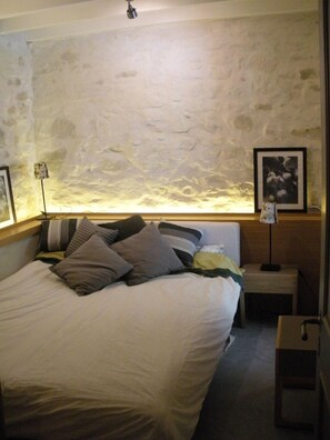 Villa, 2 Bedrooms | 2 bedrooms, iron/ironing board, free WiFi