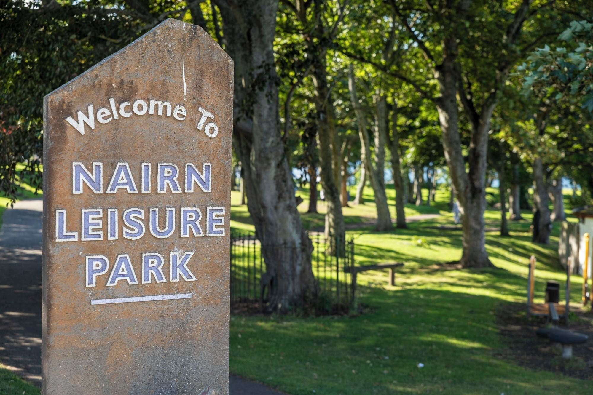 A welcome sign for Narn Leisure Park.