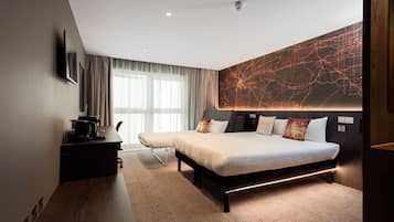 Caja fuerte, cortinas opacas, sistema de insonorización