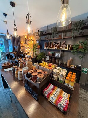 Daily to-go breakfast (GBP 15 per person) - Heeton Concept Hotel - Luma Hammersmith (London)