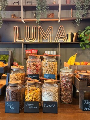 Daily to-go breakfast for a fee - Heeton Concept Hotel - Luma Hammersmith (London)