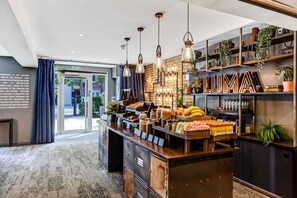 Daily to-go breakfast for a fee - Heeton Concept Hotel - Luma Hammersmith (London)