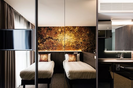 Luma Twin Room | ๊ฐ์ค ๋ด ๊ธ๊ณ , ์๋ง ์ปคํผ, ๋ฐฉ์ ์ค๋น, ๋ค๋ฆฌ๋ฏธ/๋ค๋ฆฌ๋ฏธํ