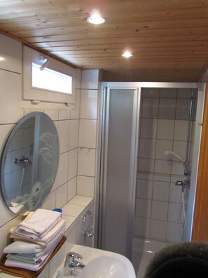 Iron/ironing board, free cribs/infant beds, WiFi, bed sheets - Mosel Panorama (Zell (Mosel))