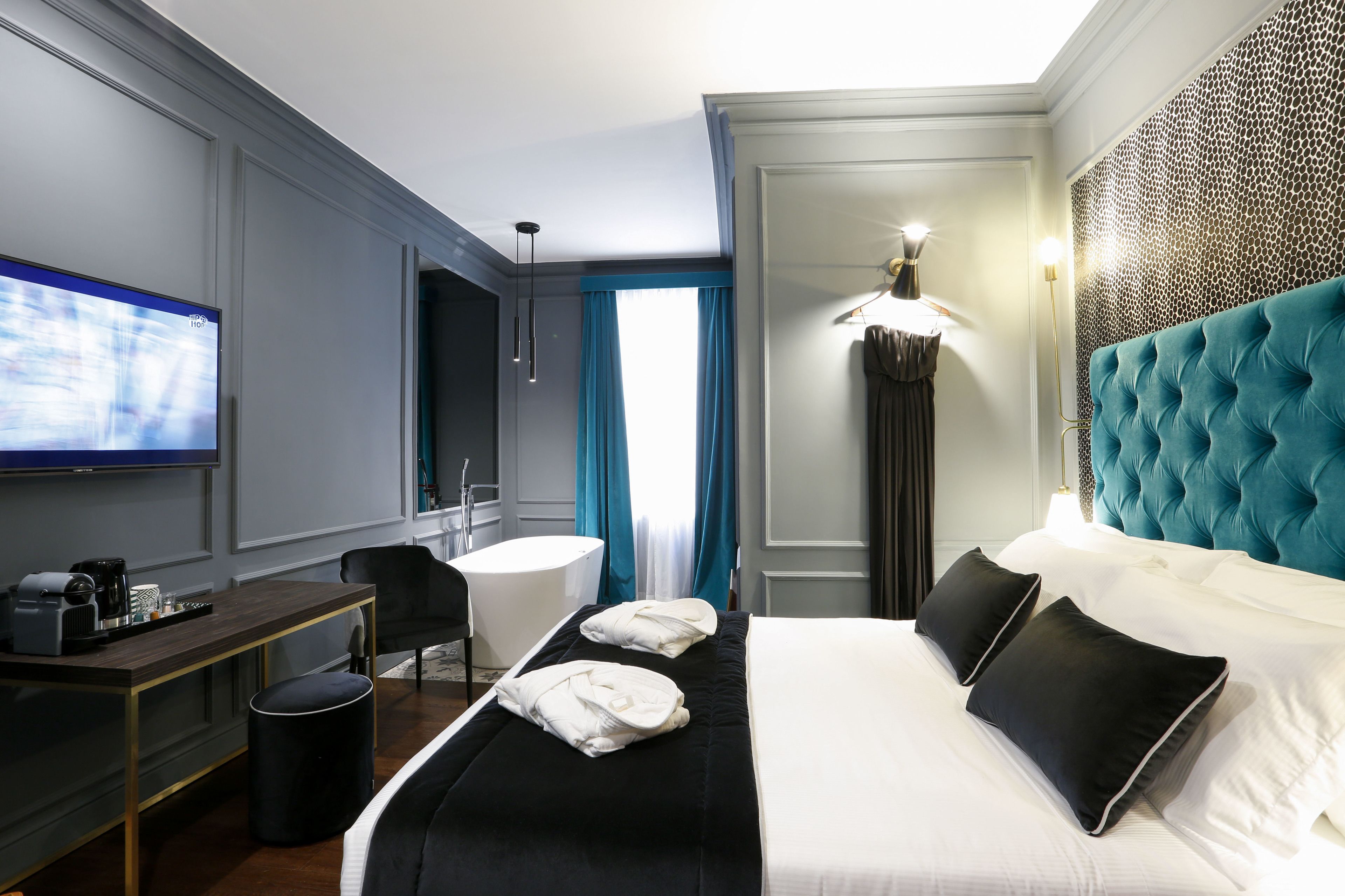 Deluxe Double Room, Jetted Tub | Premium bedding, down comforters, memory foam beds, minibar