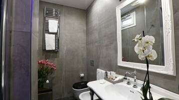 Executive-Zimmer, Terrasse | Hochwertige Bettwaren, Daunenbettdecken