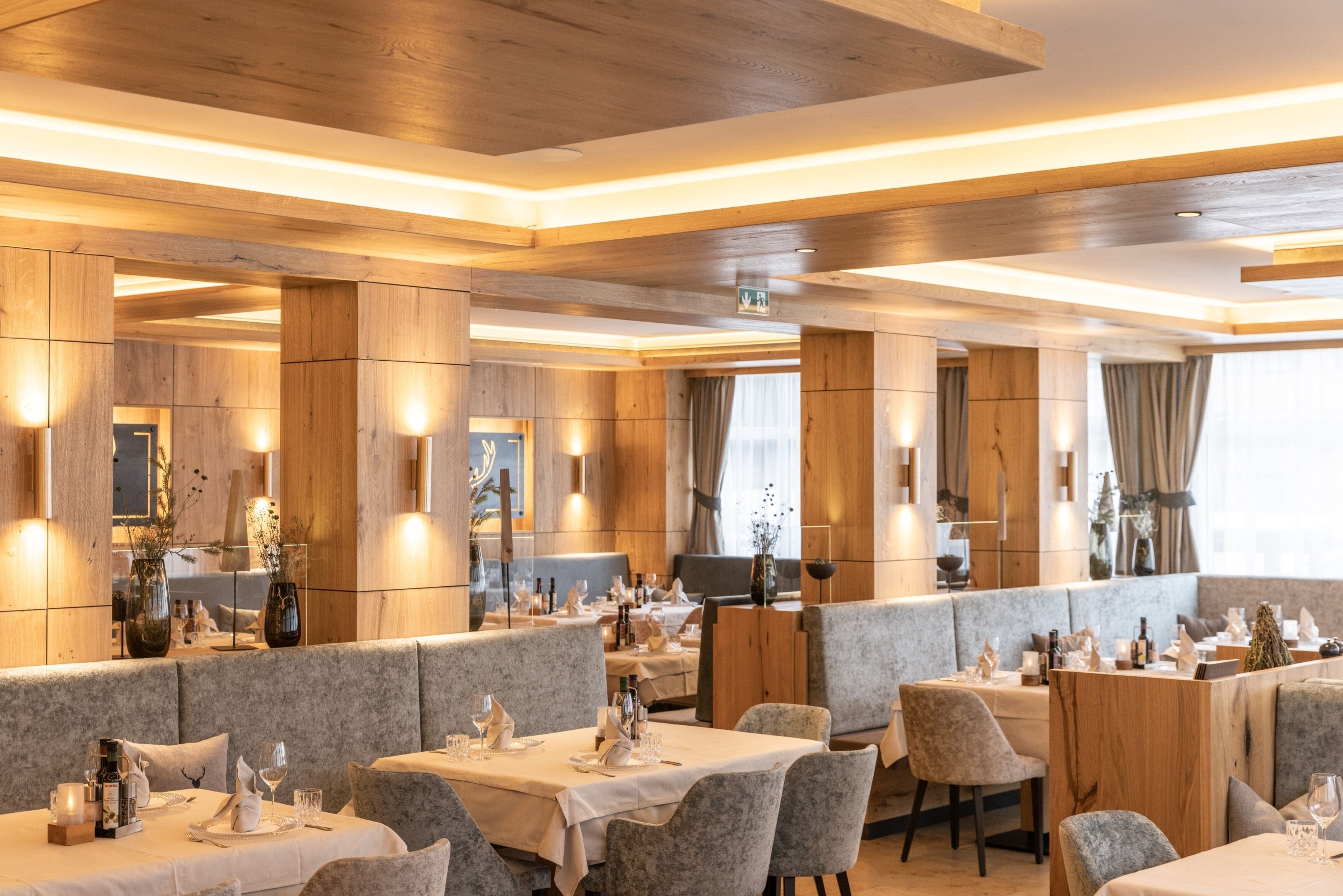 4 restaurants, lunch, dinner served; local cuisine