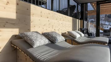 Sauna, steam room