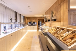 Free daily buffet breakfast