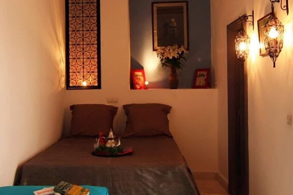 Quarto casal superior | Cofres nos quartos, escrivaninha, quartos à prova de som
