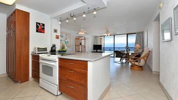 Condo, 1 Bedroom | Private kitchen | Fridge, microwave, oven, coffee/tea maker