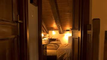 Superior Apartment (Split level) | Individually decorated, individually furnished, blackout drapes