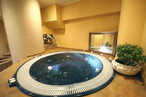 Sauna, hot tub, steam room, massages