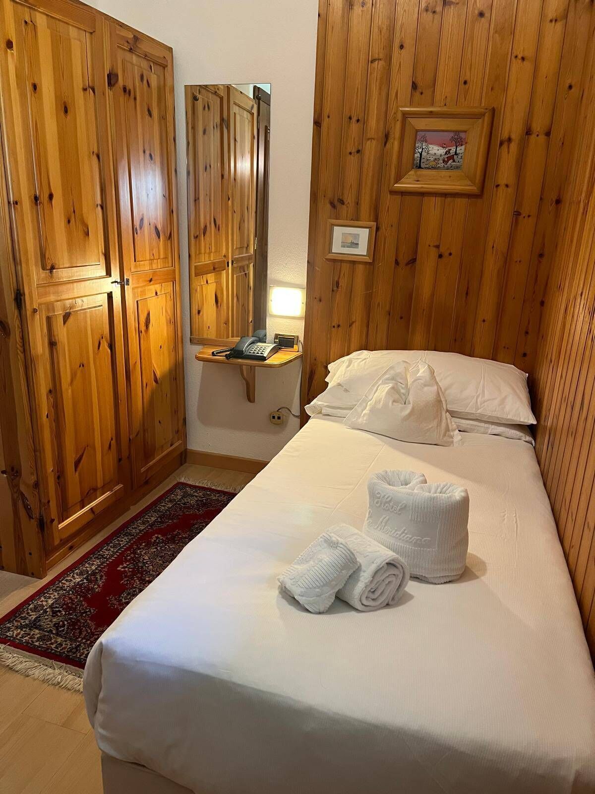Basic Single Room | In-room safe, desk, soundproofing, free WiFi